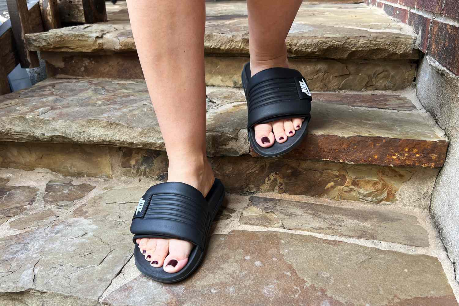 Womens sport slides: Find the perfect pair and why they are a must-have!