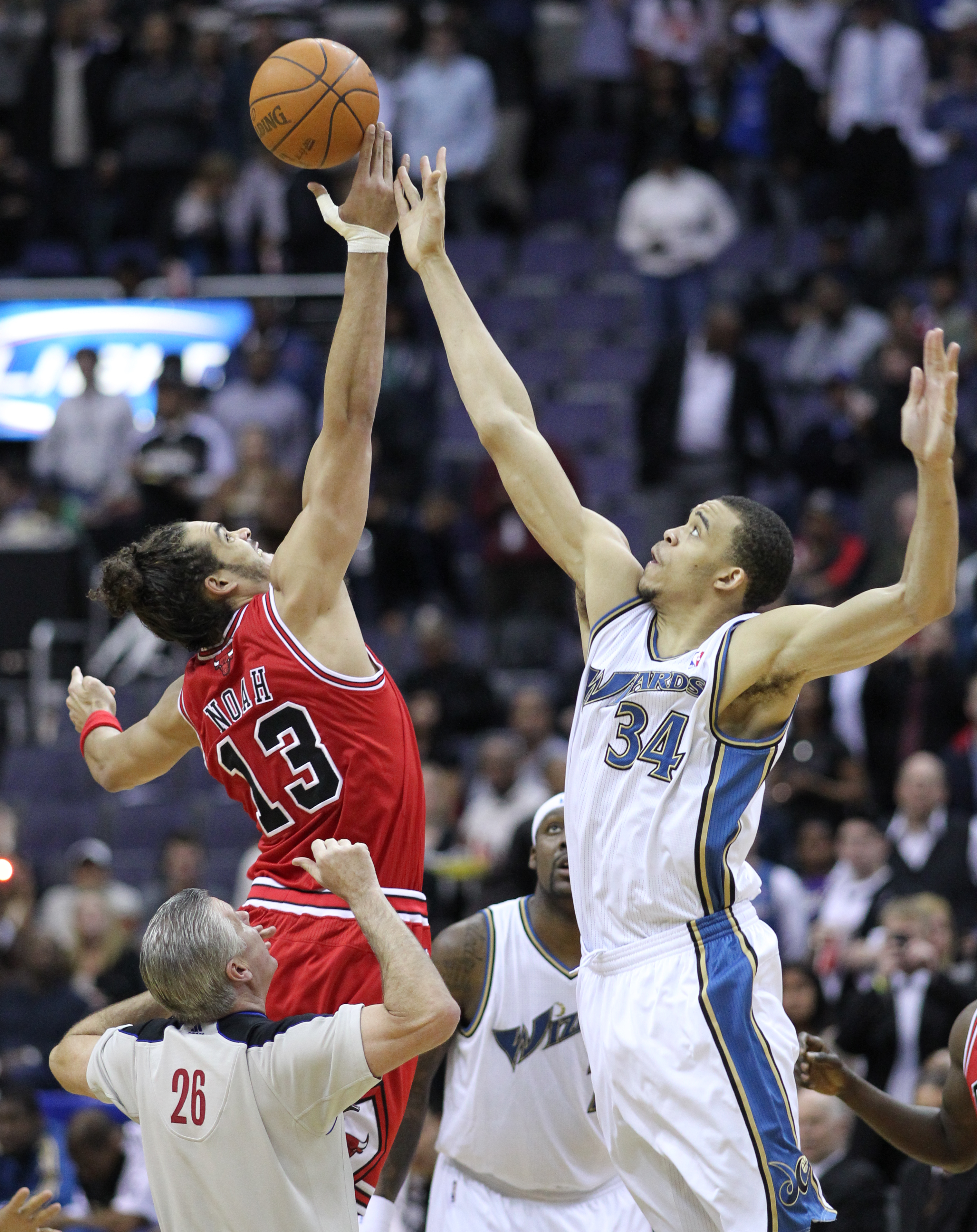 What is a Jump Ball in Basketball? Find Out How it Works!