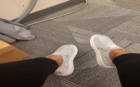 How to Style White Glitter Tennis Shoes? Easy Tips for Everyday Wear!