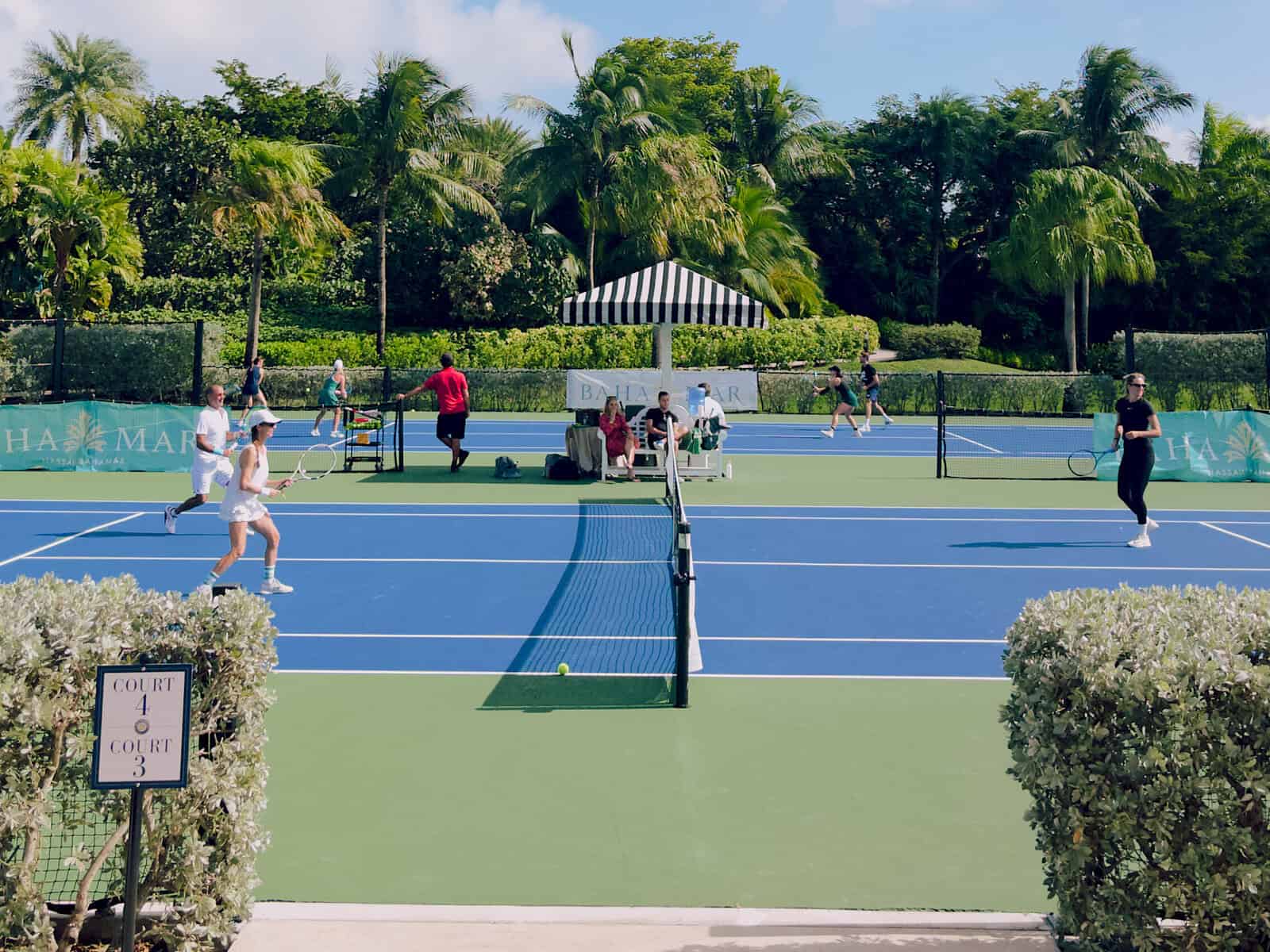 Tropical Park Tennis: Best Time to Play (Avoid Crowds and Enjoy the Game)