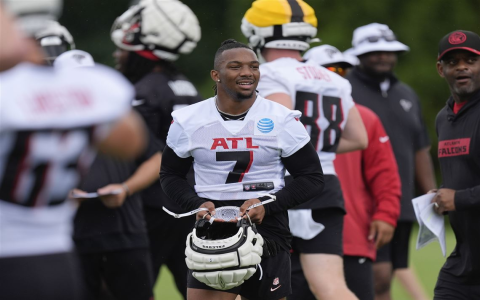 Dominate Your Draft: Expert Advice for Football Mock Draft Fantasy.