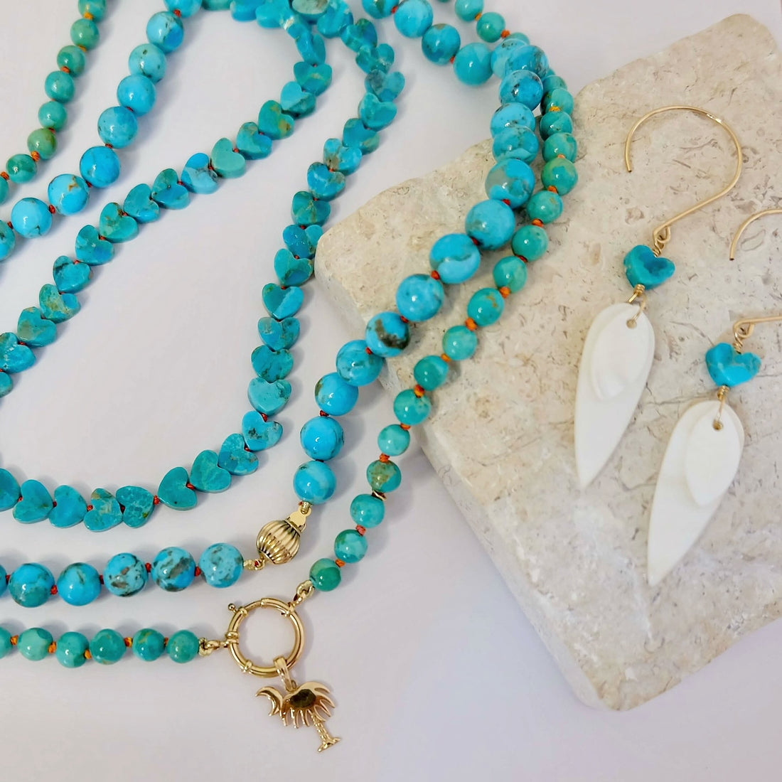 How to style your turquoise tennis necklace easily? Get these simple tips for a stunning everyday look.