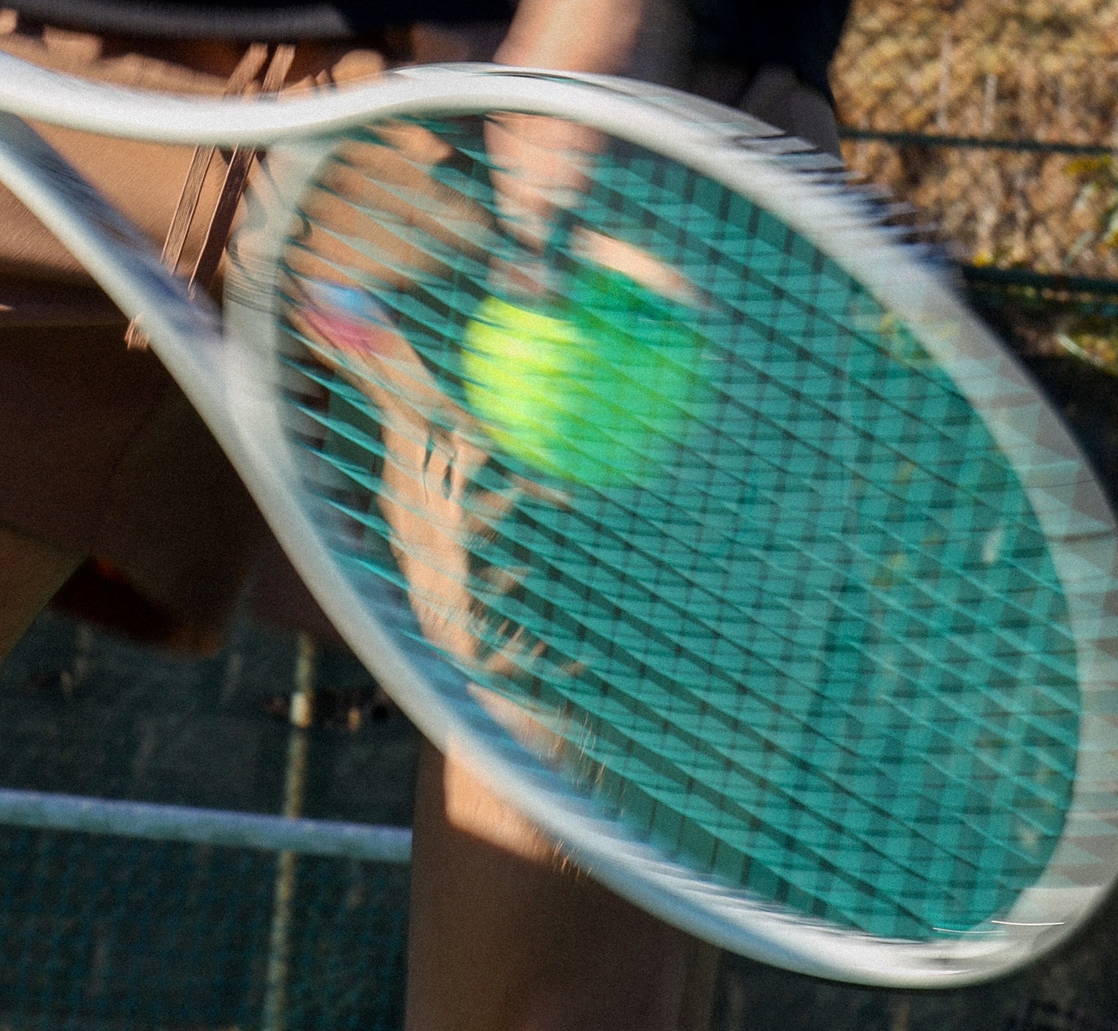 String tennis racket cost, DIY or pro? Know which is cheaper!