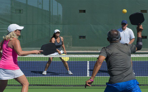 Why use funny tennis team names? Quick benefits for teams.