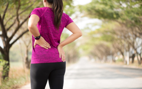 Physical therapist shows step-by-step tennis ball for sciatica pain relief method