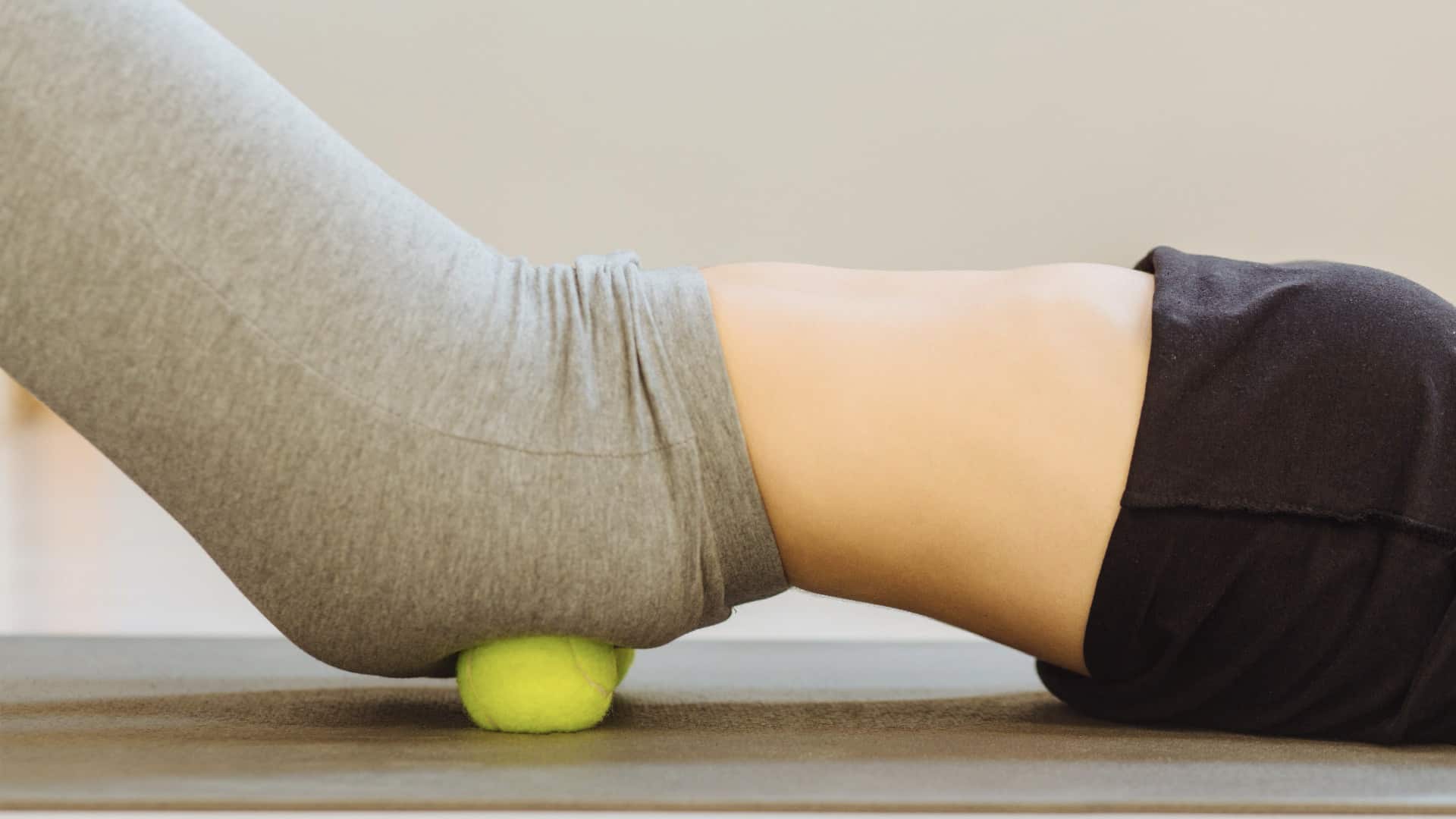 Physical therapist shows step-by-step tennis ball for sciatica pain relief method