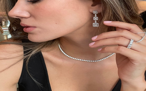 What makes a 6 carat diamond tennis necklace so special discover its amazing benefits today.